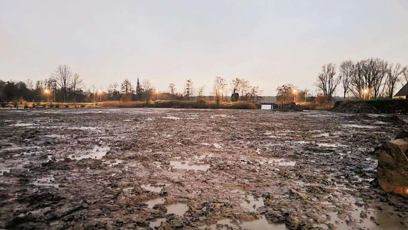 Bouwlocatie op een slappe en natte bodem