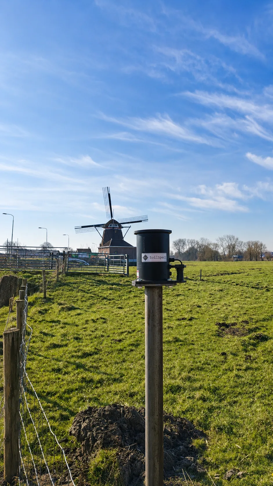 Spot ONE geïnstalleerd op een zakbaak in het veld